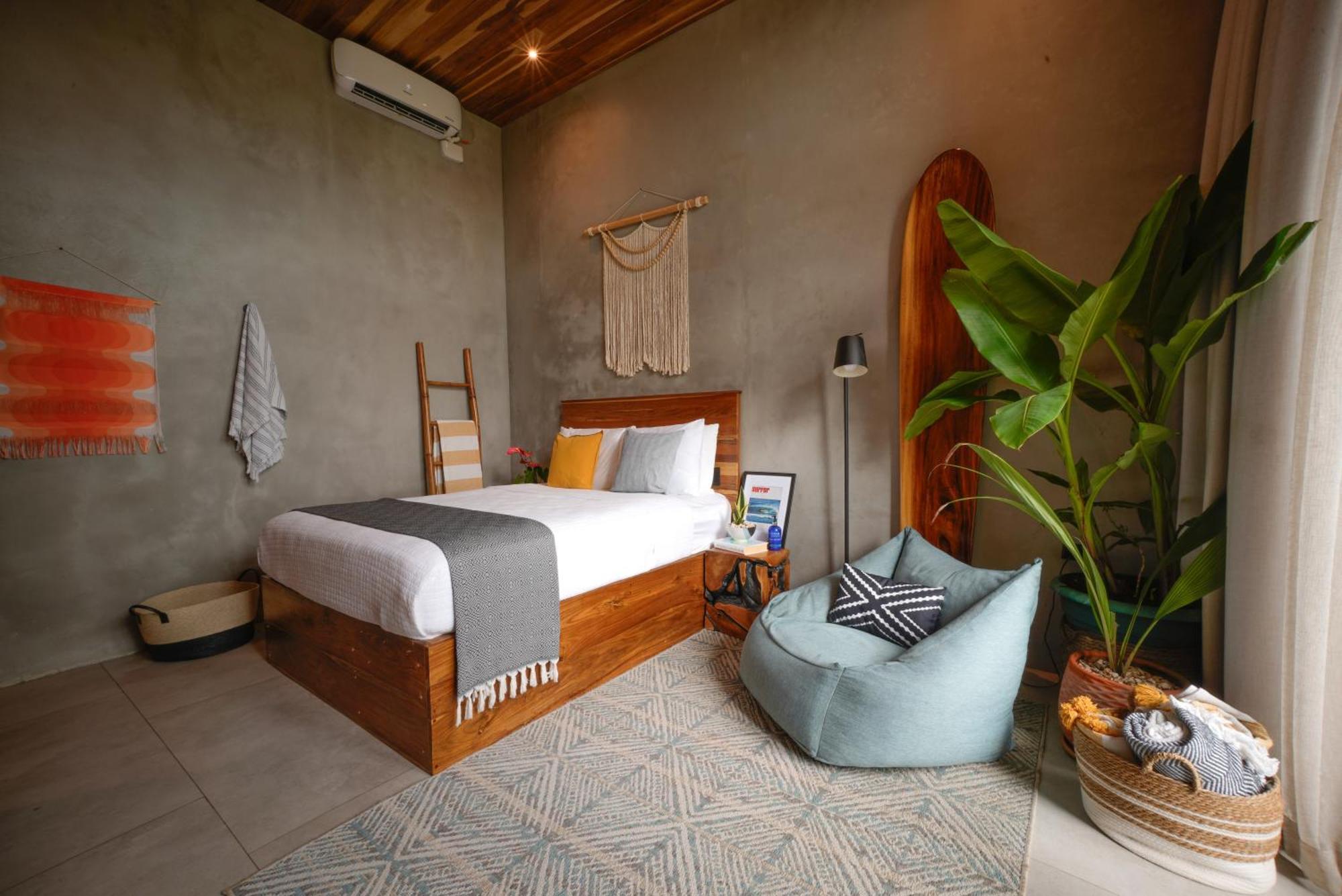 Surf Synergy All-Inclusive Surf Retreat Jaco Exterior photo