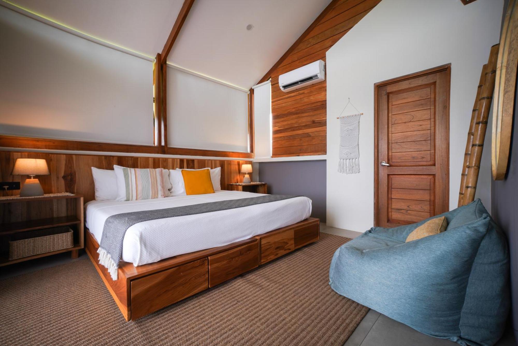 Surf Synergy All-Inclusive Surf Retreat Jaco Exterior photo