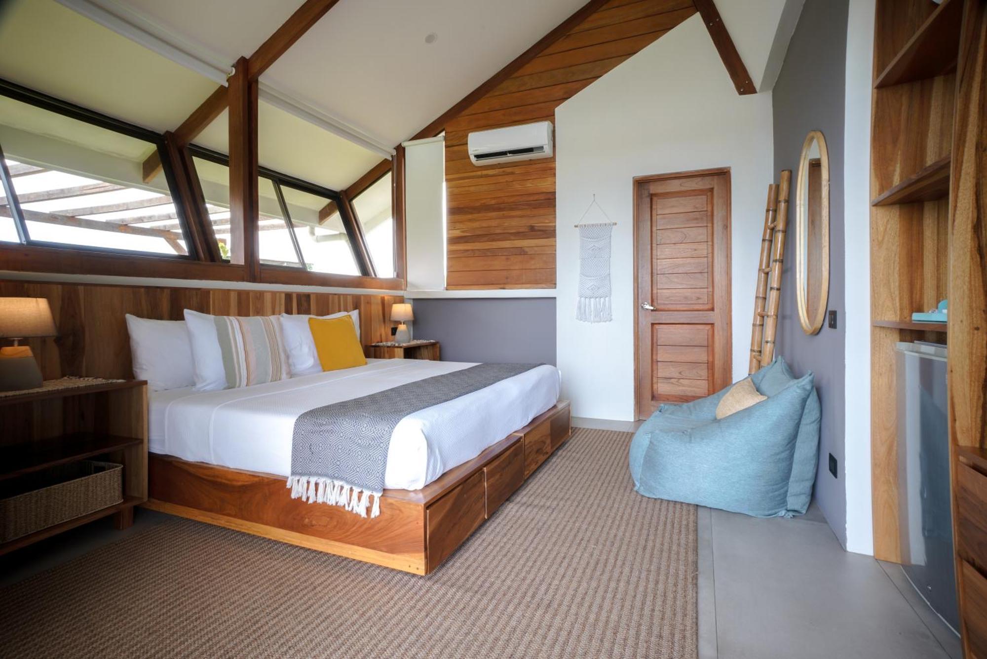 Surf Synergy All-Inclusive Surf Retreat Jaco Exterior photo